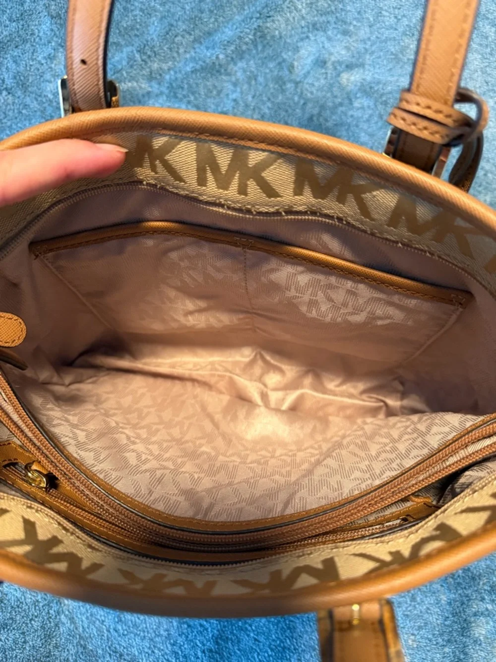 MICHAEL Michael Kors has pictures